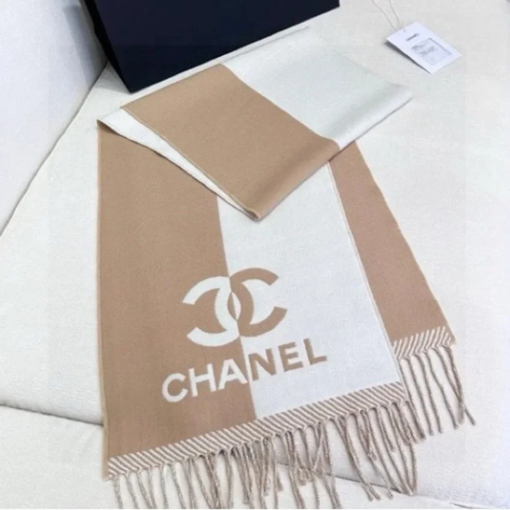 Beige and White Scarf - Picture 4 of 5